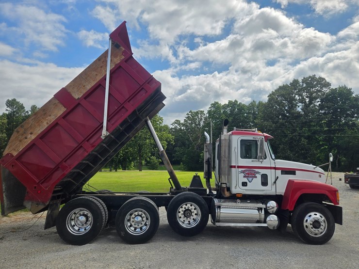 2003-mack-ch613-image-33