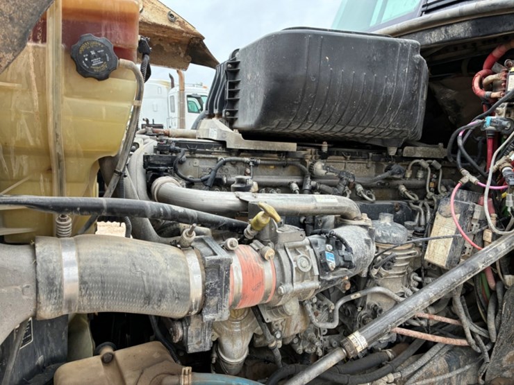 2013-freightliner-coronado-122-sd-image-9