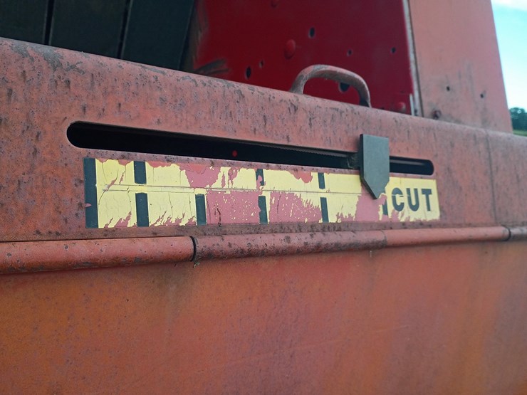 new-holland-660-image-16
