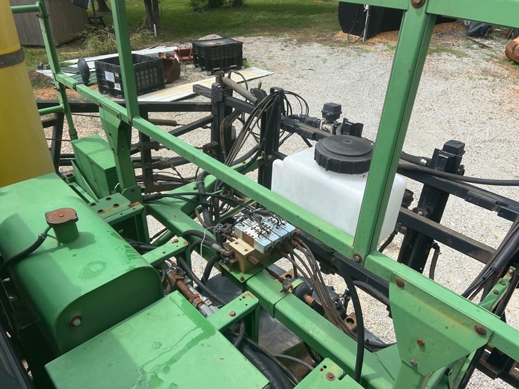 2000-john-deere-6700-image-10