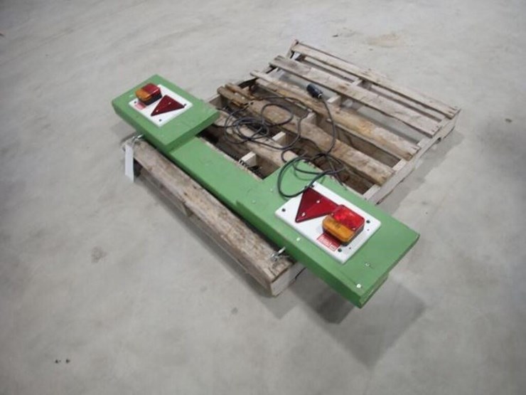 portable-hook-on-trailer-light/signal-bar-image-2