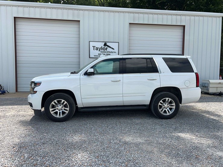 2019-chevrolet-tahoe-image-2