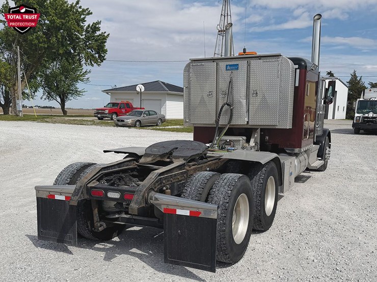 2022-peterbilt-389-image-2