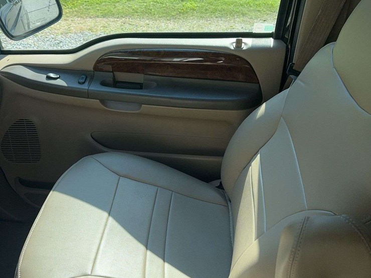 2001-ford-excursion-image-10