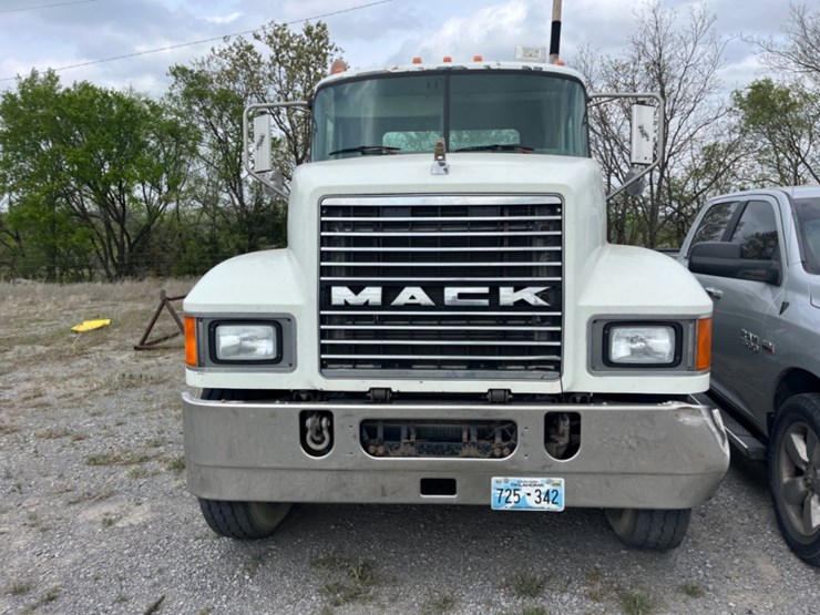 2008-mack-chu613-(inoperable)-image-2