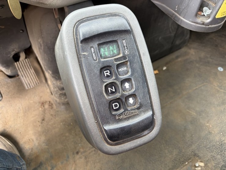 2012-international-7500-dump-truck-image-30