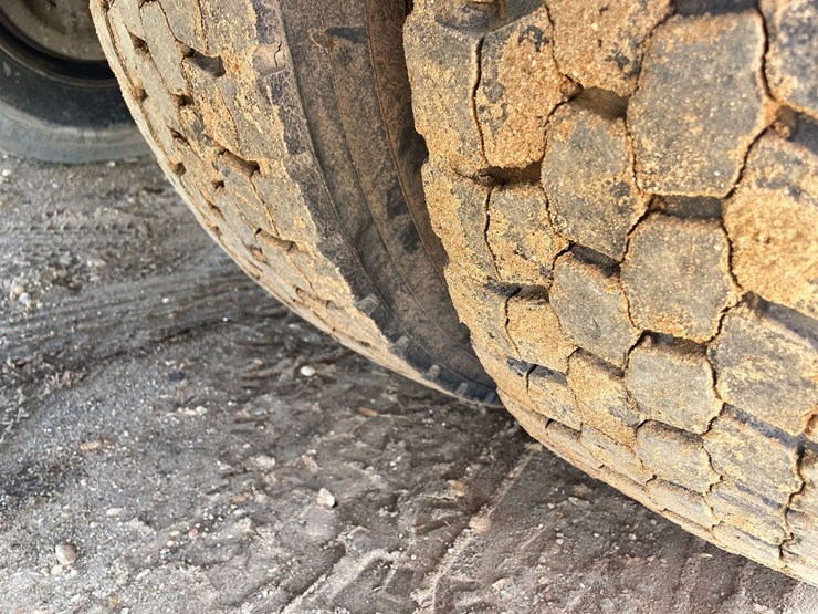 2011-ford-f750-image-22