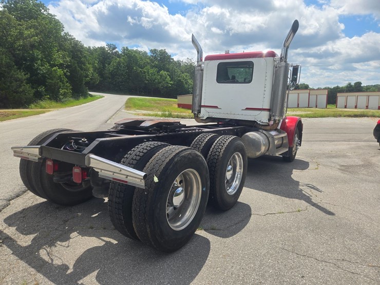 2004-peterbilt-378-image-16