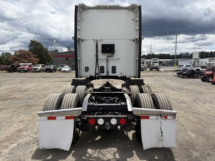 2016-kenworth-t680-image-5