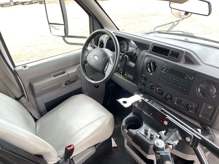 2019-ford-e350-image-16