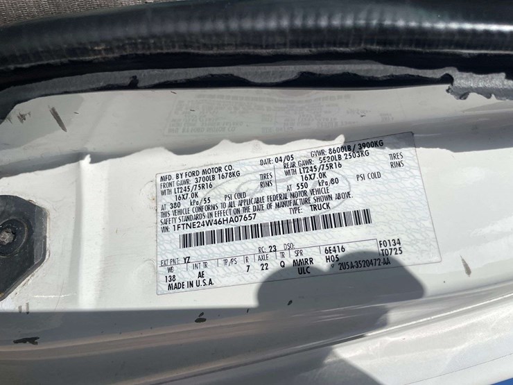 2006-ford-cargo-image-26