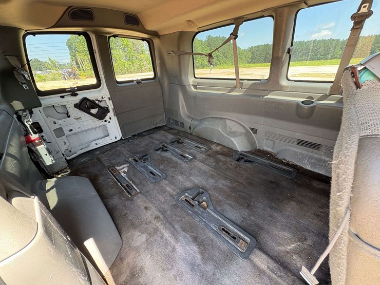 2009-chevrolet-express-3500-image-22