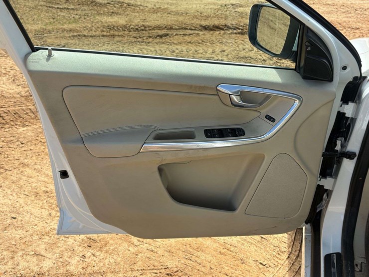 2016-volvo-xc60-image-11