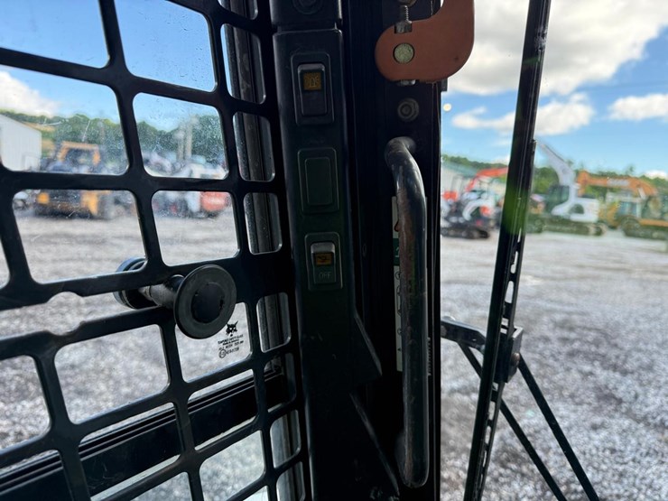 2017-bobcat-s650-image-24