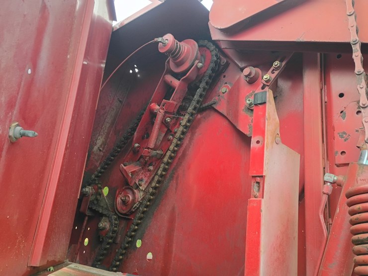 new-holland-660-image-29