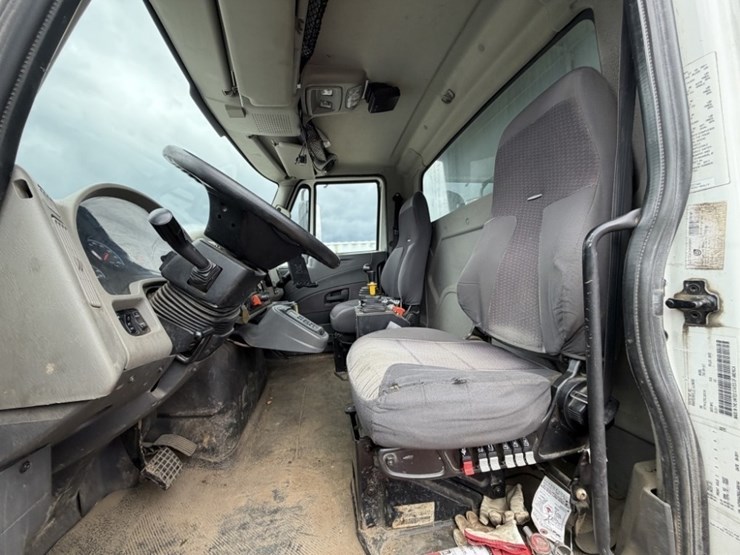 2012-international-7500-dump-truck-image-22