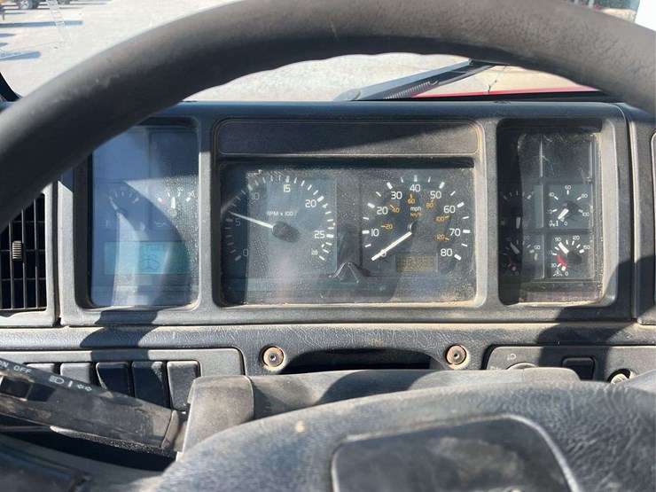 1999-volvo-vn-image-22