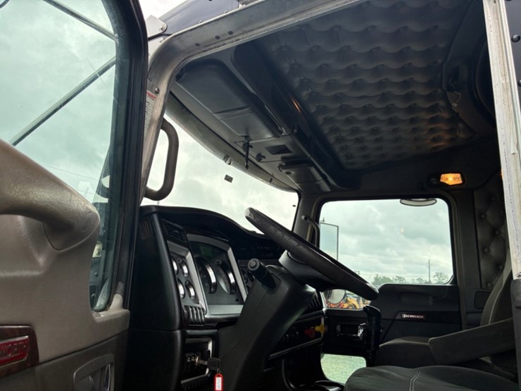 2018-kenworth-w900-image-10