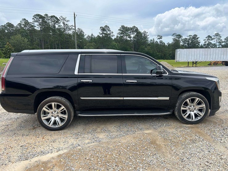 2018-cadillac-escalade-esv-image-7