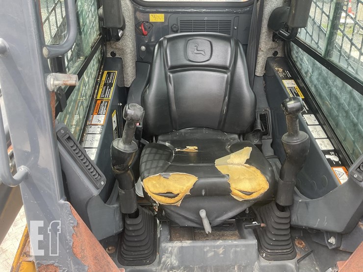 2016-deere-318e-image-12