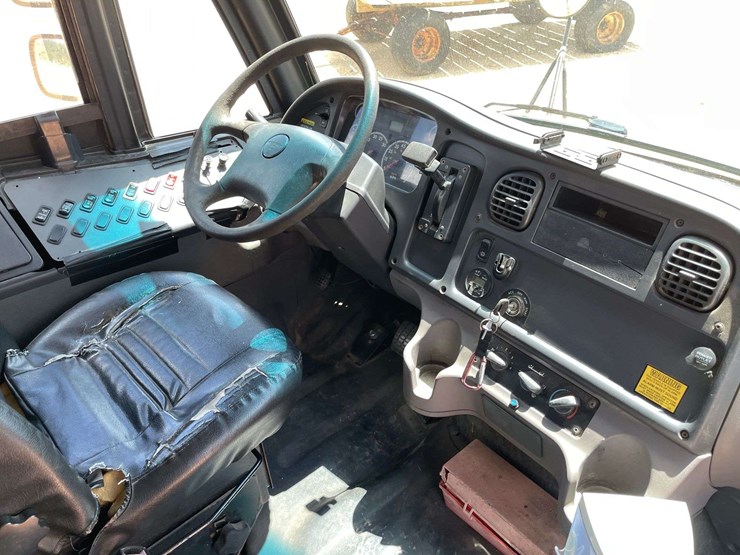 2009-freightliner-b2-image-10