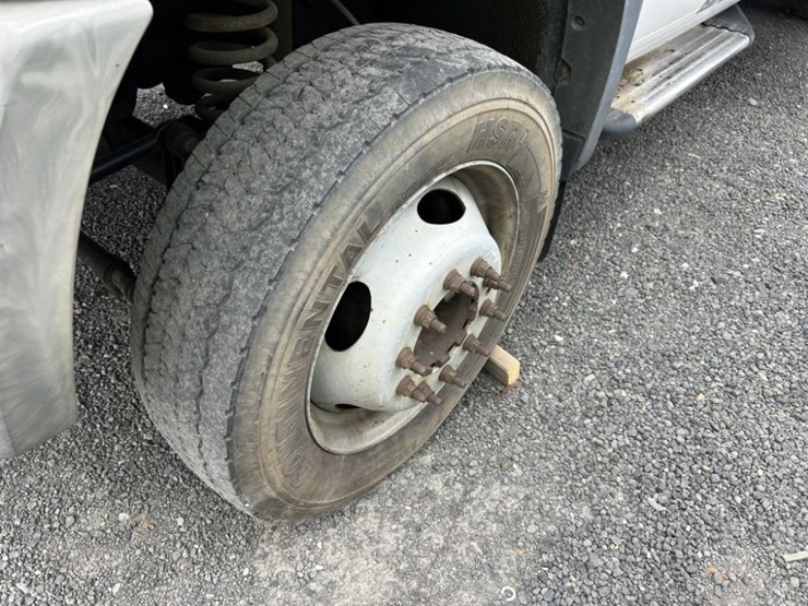 2005-ford-f550-image-9