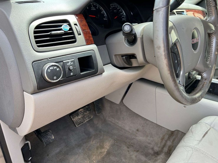 2013-gmc-yukon-slt-image-32