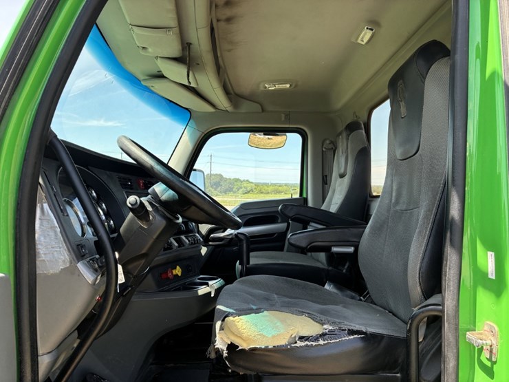 2020-kenworth-t880-image-7