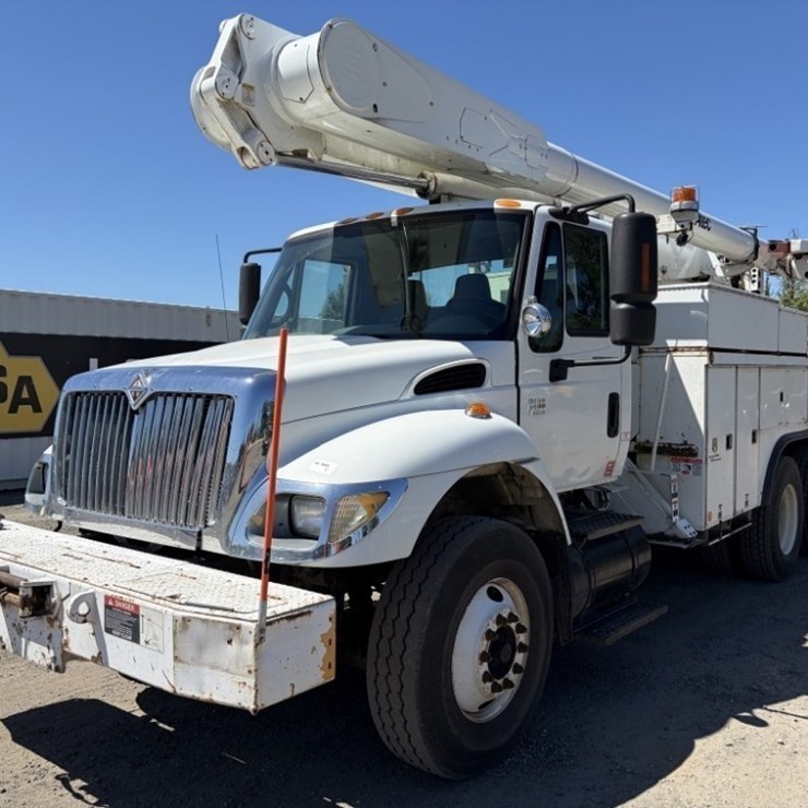 2003 INTERNATIONAL 7400