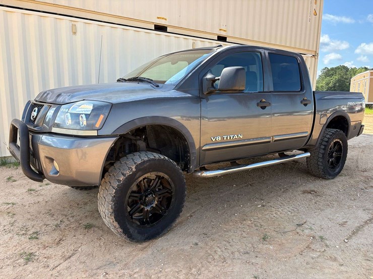 2008-nissan-titan-image-1