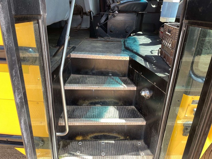 2009-freightliner-b2-image-9