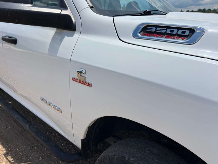 2022-dodge-3500-image-18