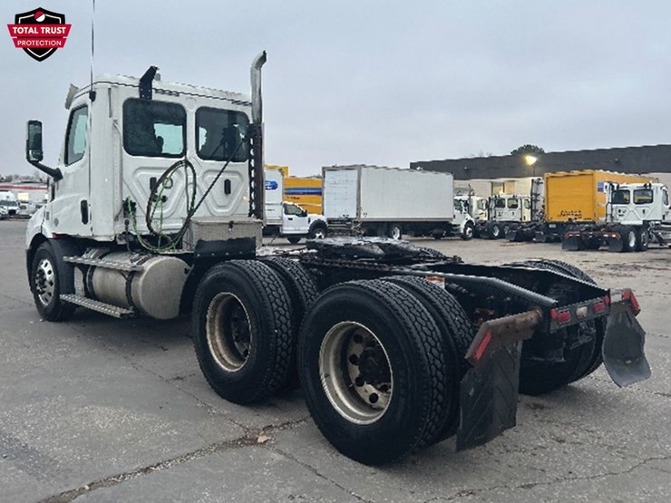 2019-freightliner-cascadia-116-image-2