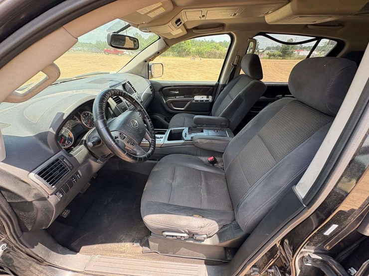 2015-nissan-armada-image-12