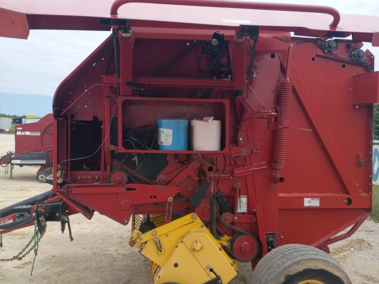 new-holland-br740-image-21