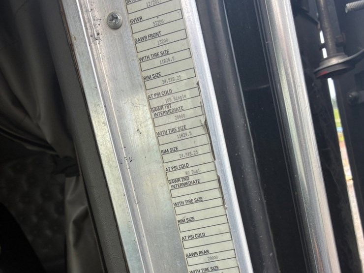 2018-kenworth-w900-image-13