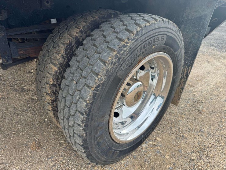 2012-ford-f550-image-29