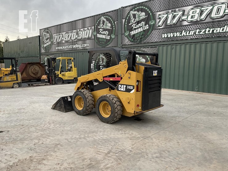 2014-caterpillar-242d-image-2