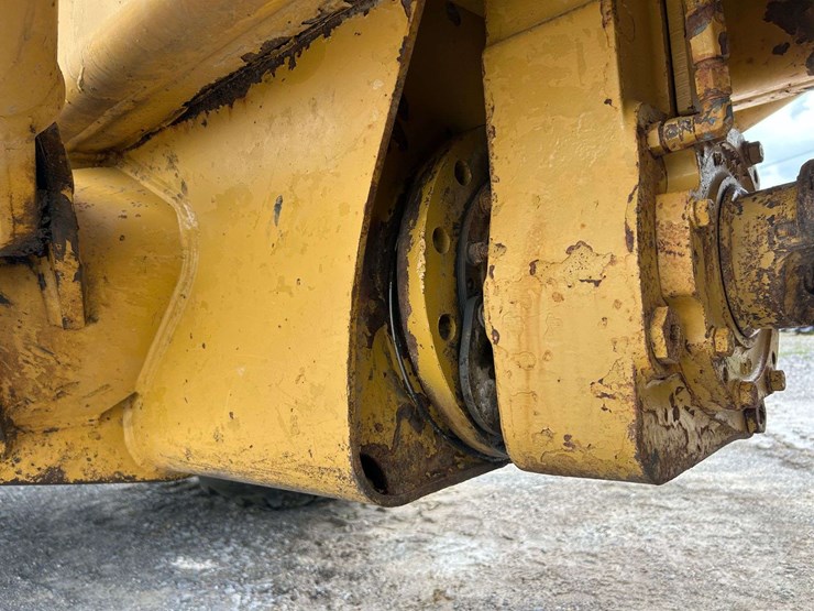 caterpillar-d250e-image-32