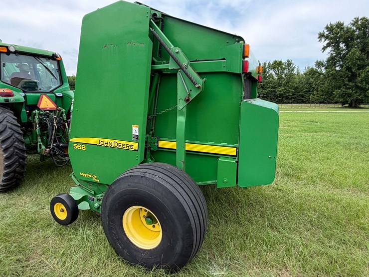2010-john-deere-568-image-4