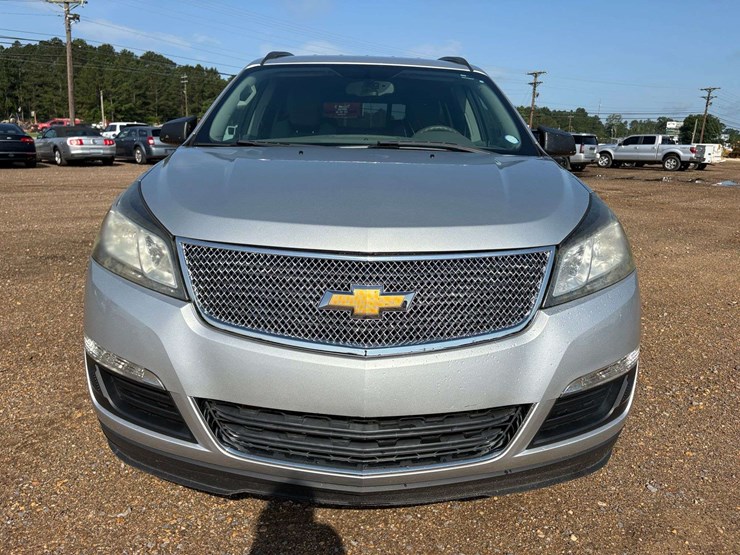 2016-chevrolet-traverse-ls-image-5