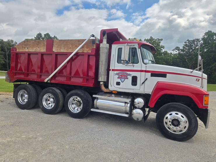 2003-mack-ch613-image-22