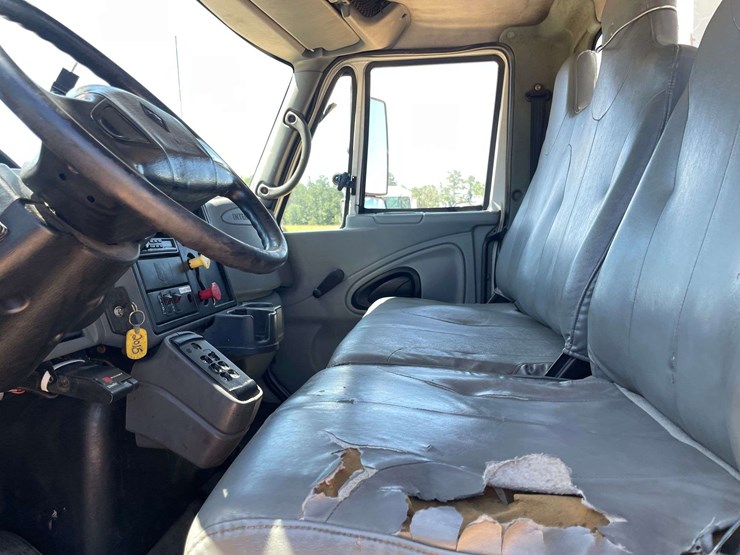 2004-international-durastar-4300-image-10