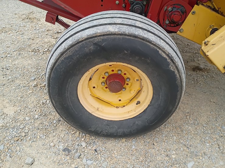 new-holland-br740-image-43