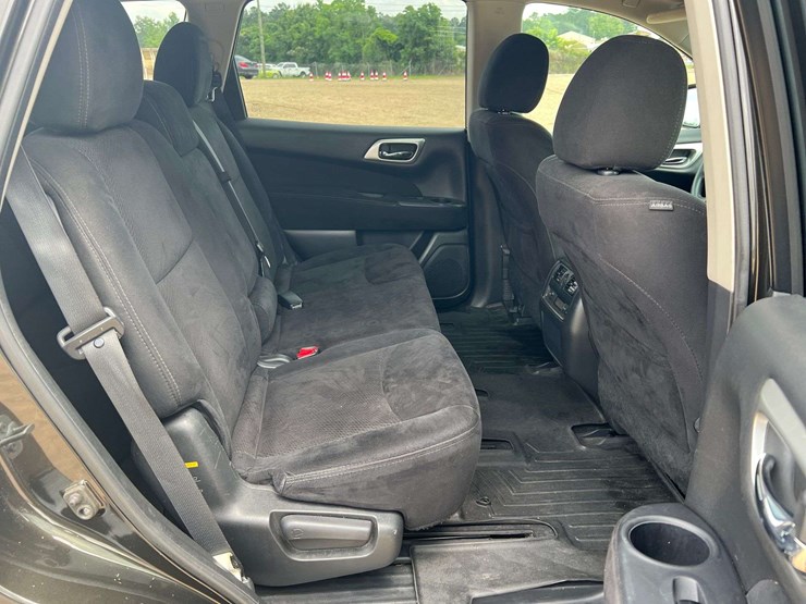 2015-nissan-pathfinder-image-17