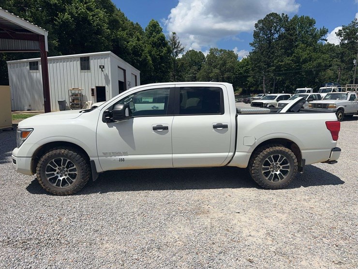 2022-nissan-titan-image-2