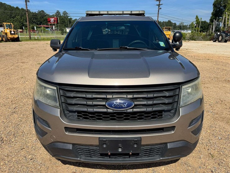 2016-ford-explorer-image-5
