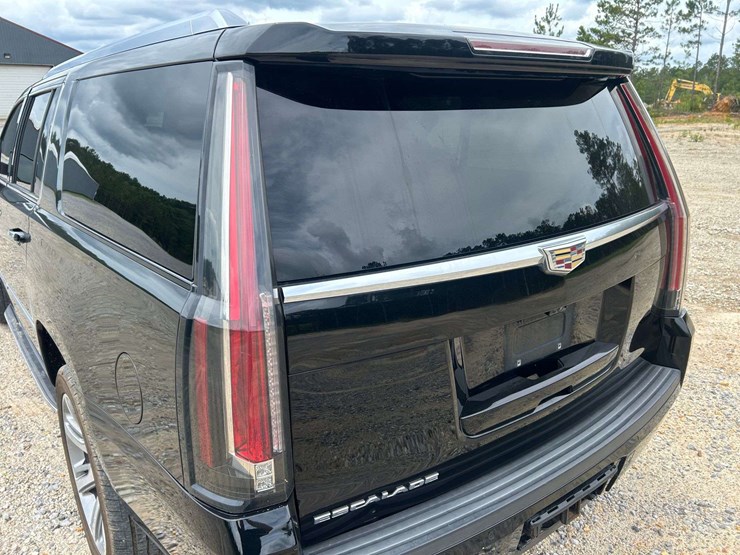 2018-cadillac-escalade-esv-image-14