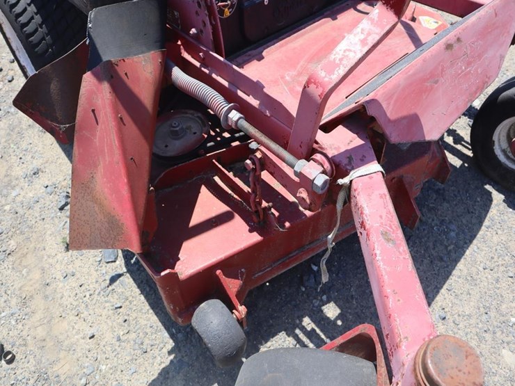 exmark-zero-turn-mower-image-11