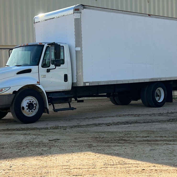 2005 INTERNATIONAL 4000